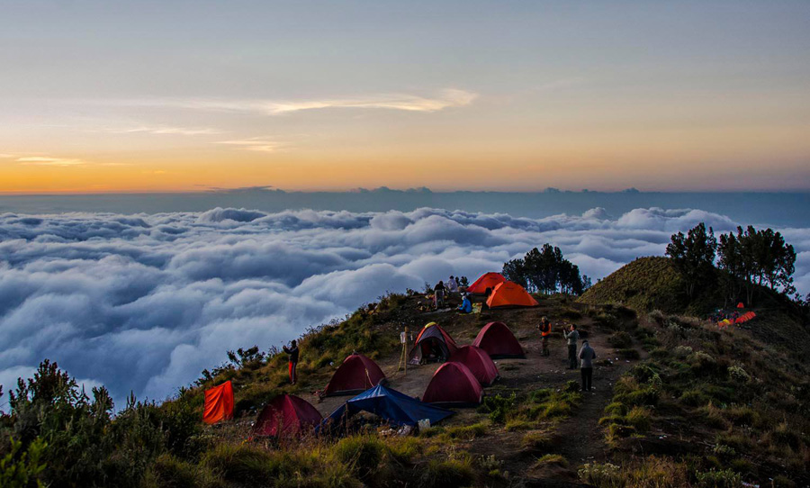 Hiking Mount Rinjani Package 4 days 3 nights start climb from Sembalun Lawang