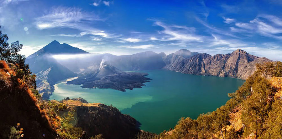 Lake Segara Anak an altitude 2000 meter of Mount Rinjani