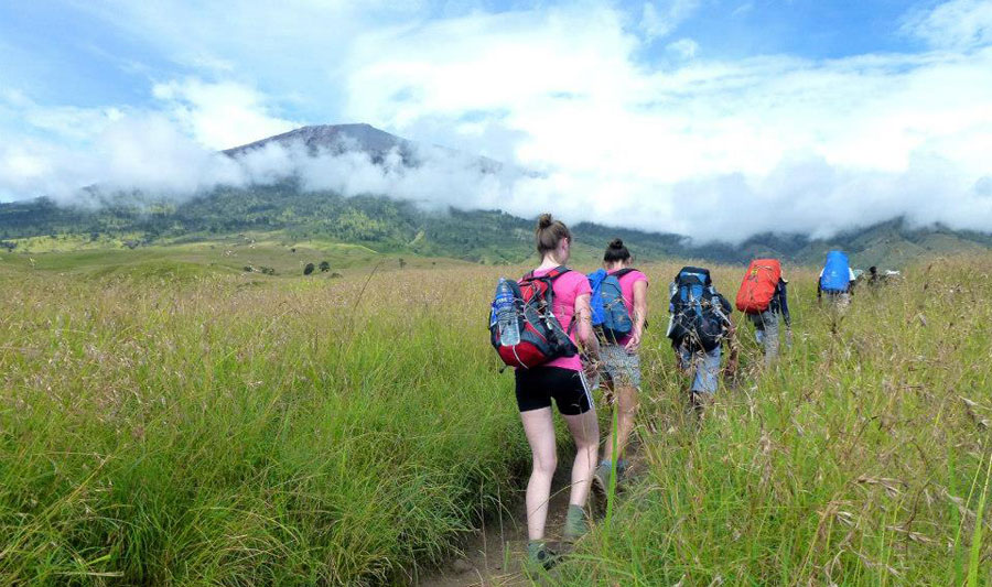 Hiking Mount Rinjani Package 3 Days 2 Nights start climb from Sembalun Lawang