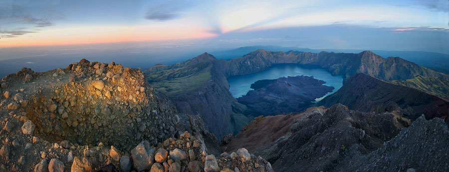 Puncak Gunung Rinjani 3726 meter