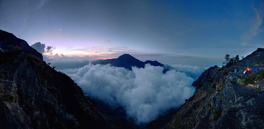 Kawah Plawangan Sembalun ketinggian 2639 meter Gunung Rinjani