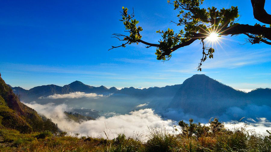 Kawah Plawangan Sembalun ketinggian 2639 meter Gunung Rinjani